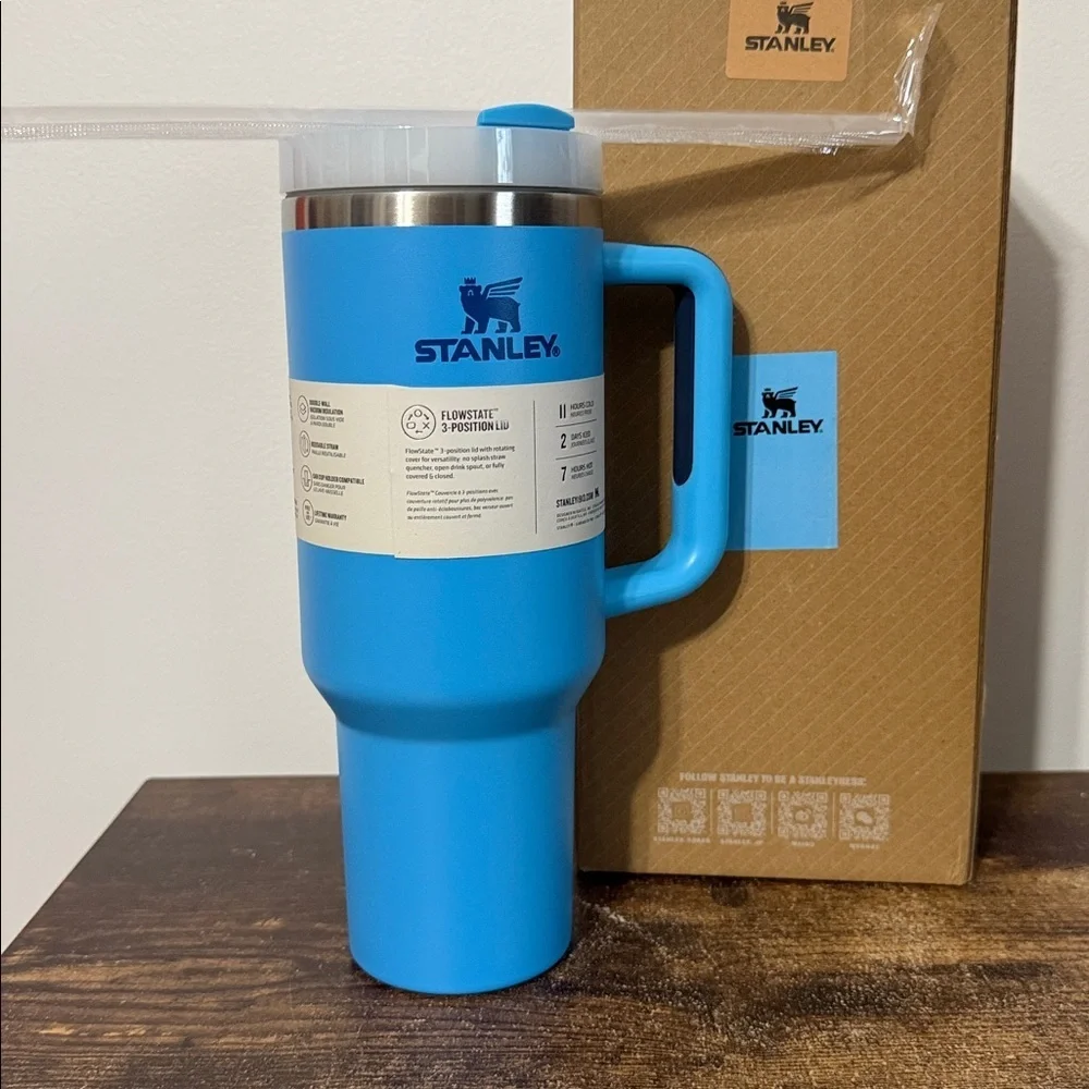 Stanley Sky Blue Quencher H2.0 Flowstate Tumbler with Straw 40oz NEW - Picture 5 of 9
